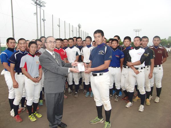 聖光学院高等学校NEWS: 野球部に東北大会激励金贈呈!!